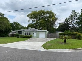 5263 Vassar Rd in Jacksonville, FL - Building Photo