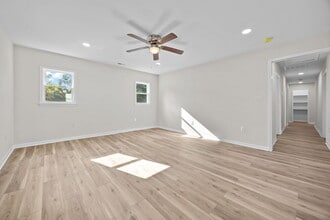 1005 E Russell Ave in High Point, NC - Foto de edificio - Building Photo