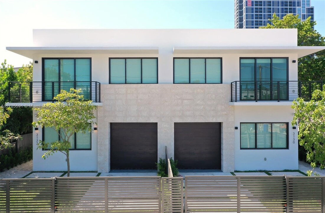 3130 Plaza St in Miami, FL - Building Photo