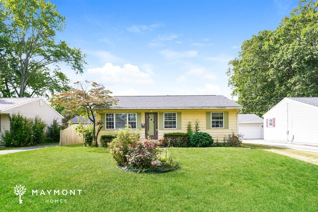 property at 904 E Spruce Ave