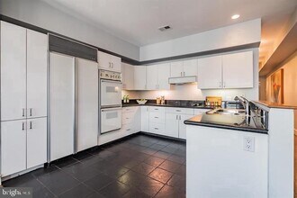 2302 17th St NW in Washington, DC - Building Photo - Building Photo