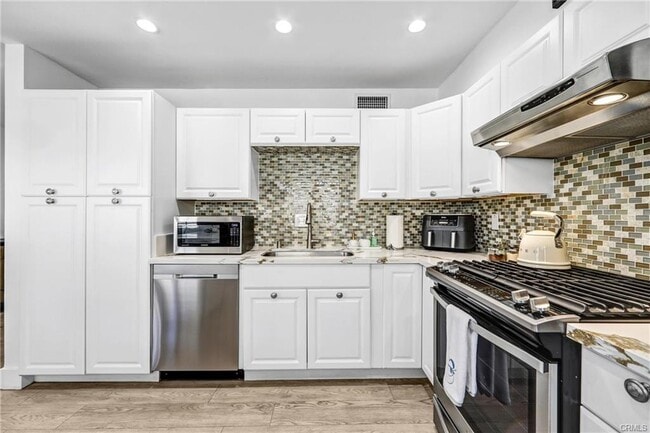 property at 9552 Vía Venezia