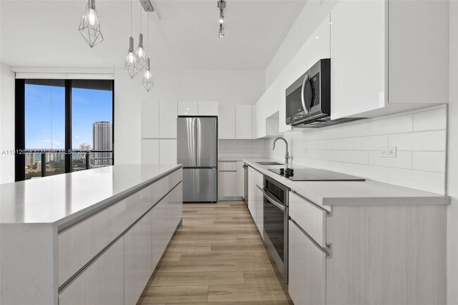 101 Diplomat Pkwy, Unit 2002 in Hallandale Beach, FL - Building Photo - Building Photo