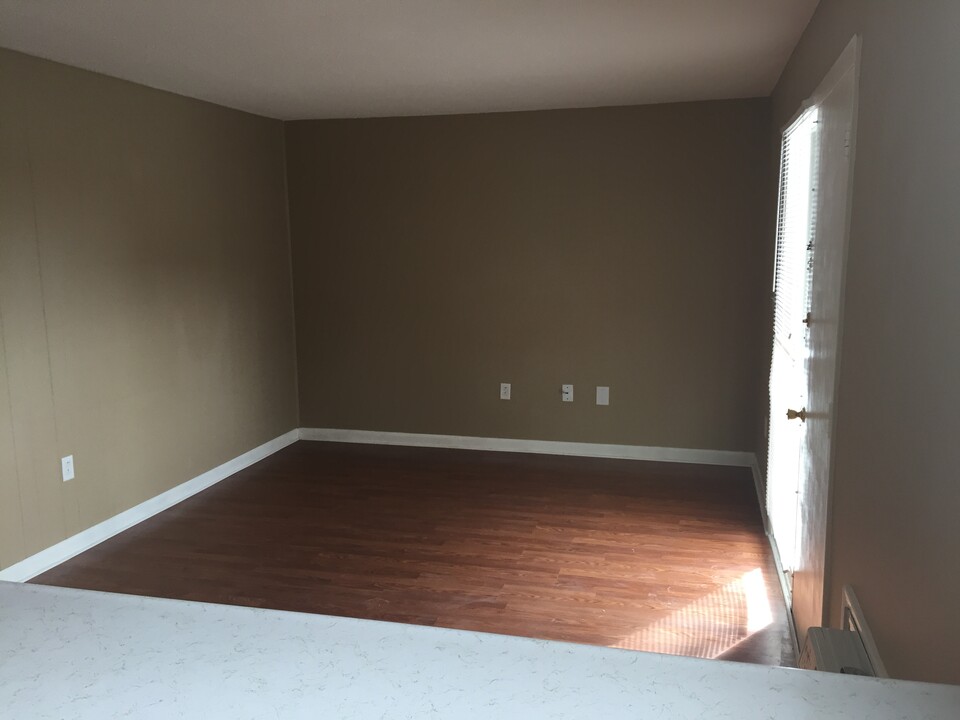 493 Barnett Dr in Kingsport, TN - Building Photo
