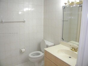 10249 NW 9th St Cir in Miami, FL - Building Photo - Building Photo