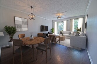 5701 Bentgrass Dr, Unit 18-206 in Sarasota, FL - Foto de edificio - Building Photo