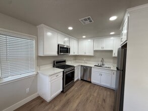 4001 Broadway in Sacramento, CA - Building Photo - Building Photo