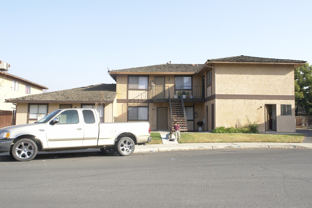 3362 R St in Merced, CA - Building Photo