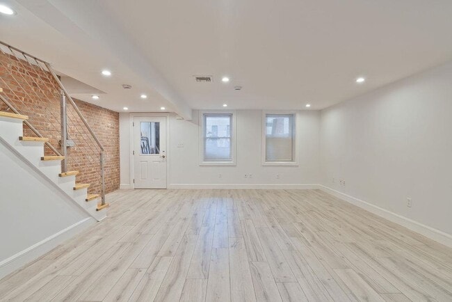 47 Poplar St in Jersey City, NJ - Building Photo - Building Photo