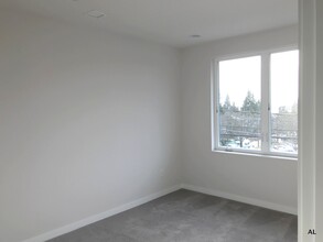 3300 NE 65th St, Unit 205 in Seattle, WA - Building Photo - Building Photo