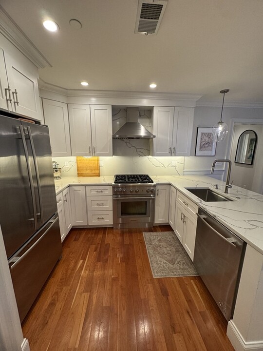 50 L St, Unit 2 BED 2 BATH in Boston, MA - Building Photo