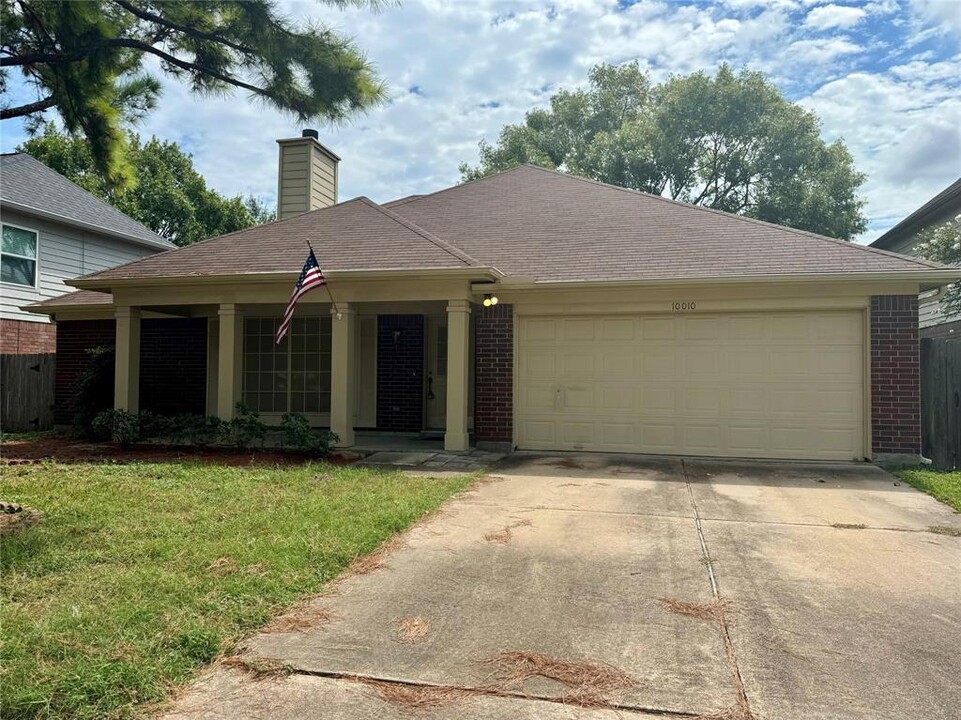 10010 Territory Ln in Houston, TX - Foto de edificio