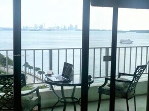200 SE 15th Rd, Unit 15E in Miami, FL - Building Photo - Building Photo
