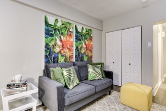 Les Tours d'Auteuil in Montréal, QC - Building Photo - Building Photo