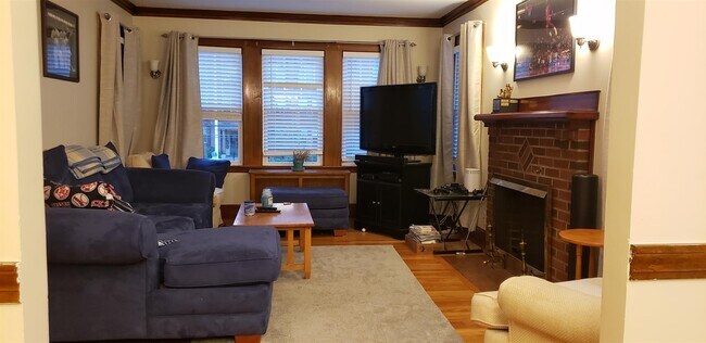 51 Forest St, Unit 1 in Medford, MA - Building Photo - Building Photo