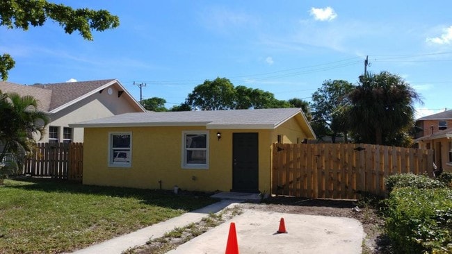 1018 14th St in West Palm Beach, FL - Building Photo - Building Photo