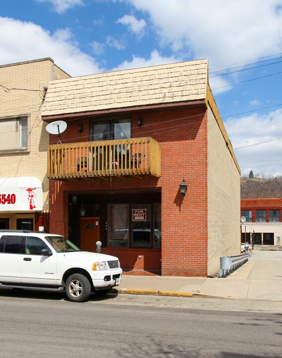 534 Fallowfield Ave in Charleroi, PA - Foto de edificio