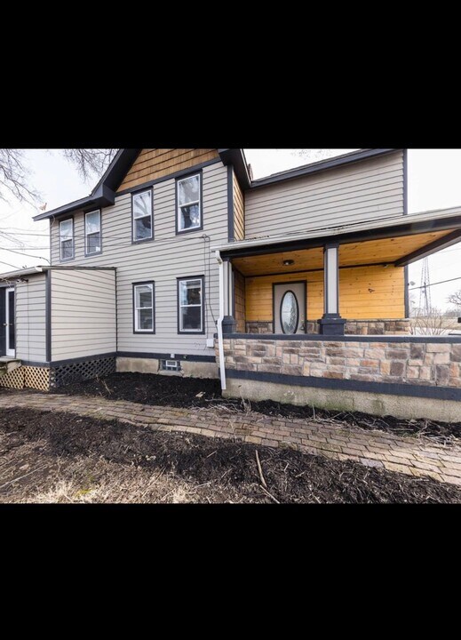 2194 Groveport Rd in Columbus, OH - Building Photo