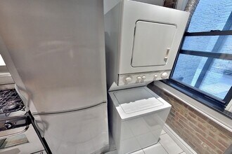 221 E 23rd St, Unit 6 in New York, NY - Foto de edificio - Building Photo