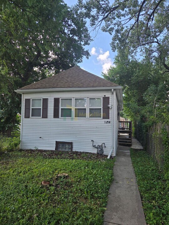 1214 W 98th St in Chicago, IL - Building Photo