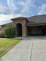 2443 Bramasole Dr in Richland, WA - Building Photo