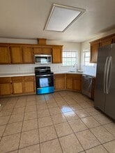 1313 N Sal St, Unit 4 in Edinburg, TX - Foto de edificio - Building Photo