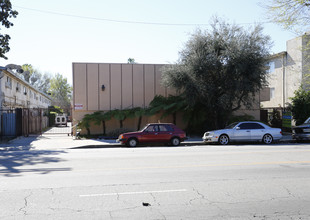 Olive Tree Apartments in Van Nuys, CA - Building Photo - Building Photo