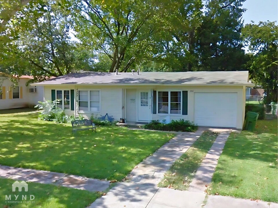 1545 Murray Dr in Garland, TX - Building Photo