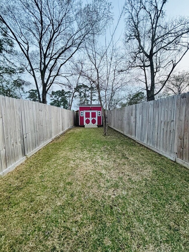 8220 Crestview Dr in Houston, TX - Foto de edificio - Building Photo