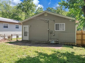10437 Count Dr in St. Louis, MO - Building Photo - Building Photo