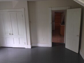 107 E Pleasant St in Amherst, MA - Foto de edificio - Building Photo