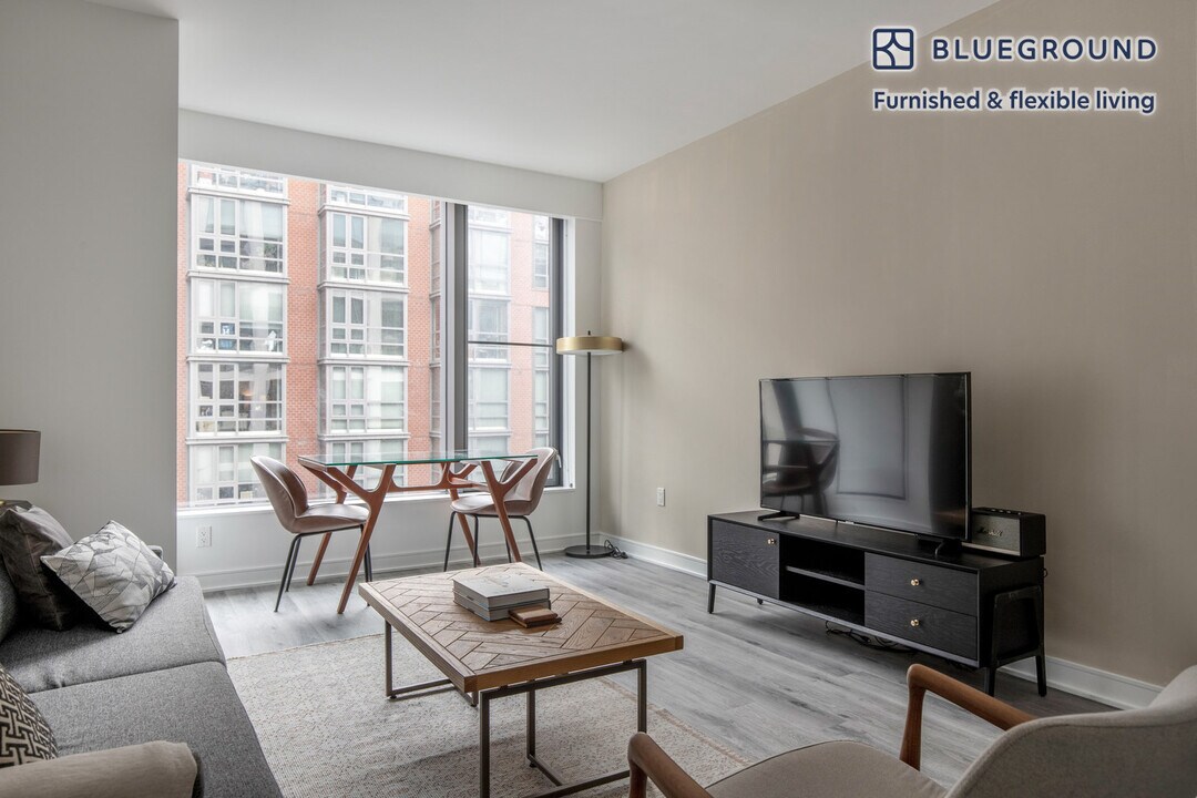 949 First St SE in Washington, DC - Building Photo