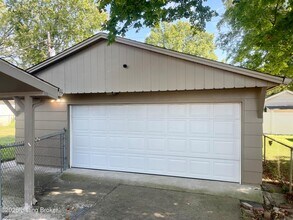 8113 Clematis Ln in Louisville, KY - Building Photo - Building Photo