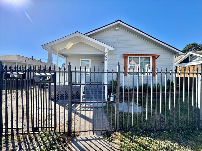 303 Enid St in Houston, TX - Building Photo - Building Photo