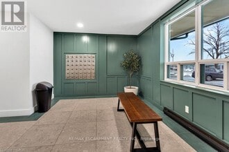 421 Fairview Dr in Brantford, ON - Building Photo - Building Photo