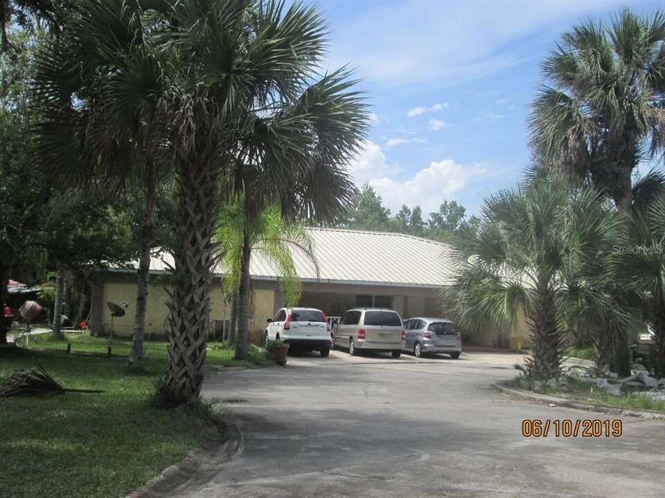 1527 Hardway Ct in Intercession City, FL - Building Photo