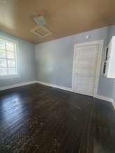 307 E Lambert St in San Antonio, TX - Building Photo - Building Photo