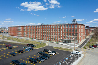 The Village Lofts in Pawtucket, RI - Foto de edificio - Building Photo