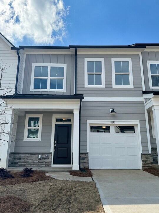 9637 Munsing Dr in Charlotte, NC - Building Photo