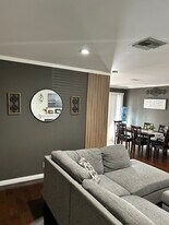 6920 Chimineas Ave in Reseda, CA - Building Photo