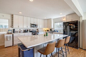 10490 W Dakota Ave in Lakewood, CO - Foto de edificio - Building Photo