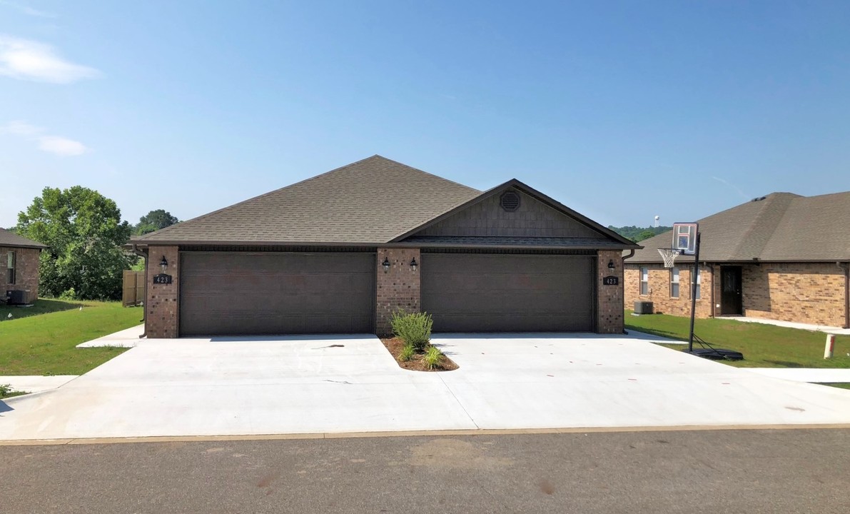 423 Crestview Dr in Van Buren, AR - Foto de edificio