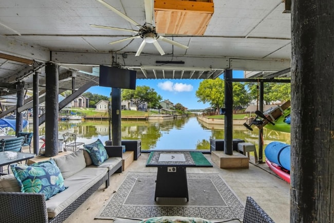 property at 644 Harbor Dr