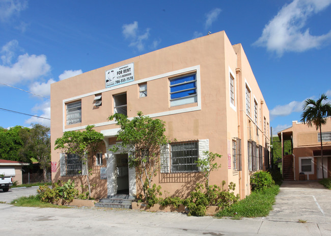 405-411 NW 37th St in Miami, FL - Building Photo - Building Photo