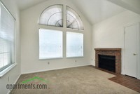 Huntington Ridge Apartments in Denver, CO - Building Photo - Interior Photo