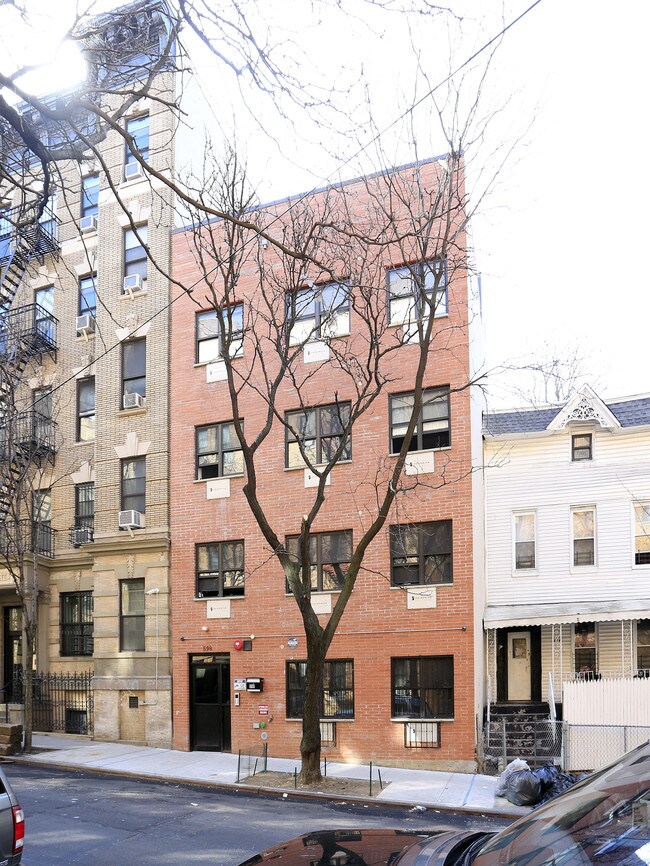 598 E 167th St in Bronx, NY - Foto de edificio - Building Photo