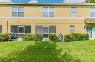 220 Drawbridge Ln in Valrico, FL - Building Photo - Building Photo