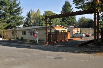 Tabor Hills Condominiums in Portland, OR - Building Photo - Building Photo