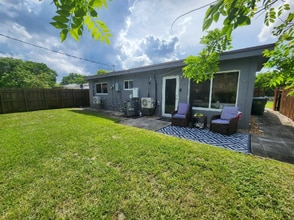 5140 NE 3rd Ave in Fort Lauderdale, FL - Building Photo - Building Photo