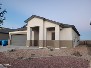 11565 Leonor Duran St in Socorro, TX - Building Photo - Building Photo